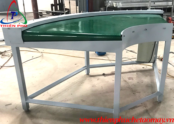 Băng tải góc cong 90 độ